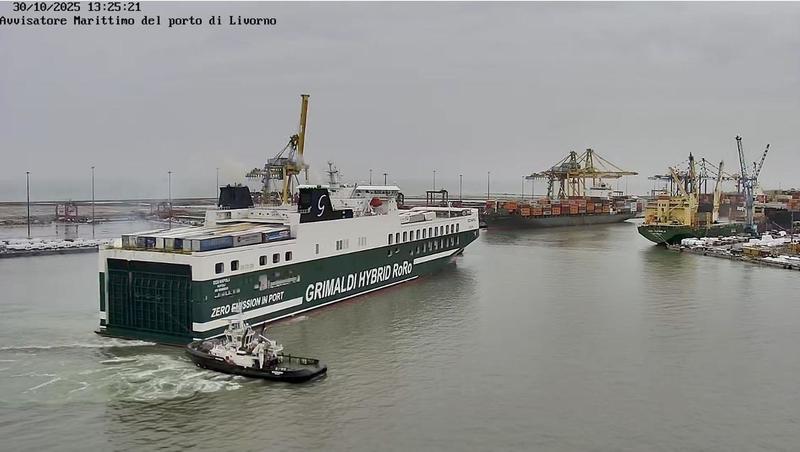 Livorno, erano pronti a morire per restare in Italia. L’urlo disperato: «Nuotano, fermate la nave»