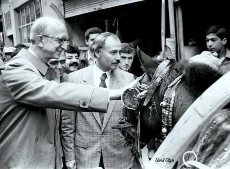 Siyasetin Oldukça Mütevazı Güleryüzü; ERDAL İNÖNÜ