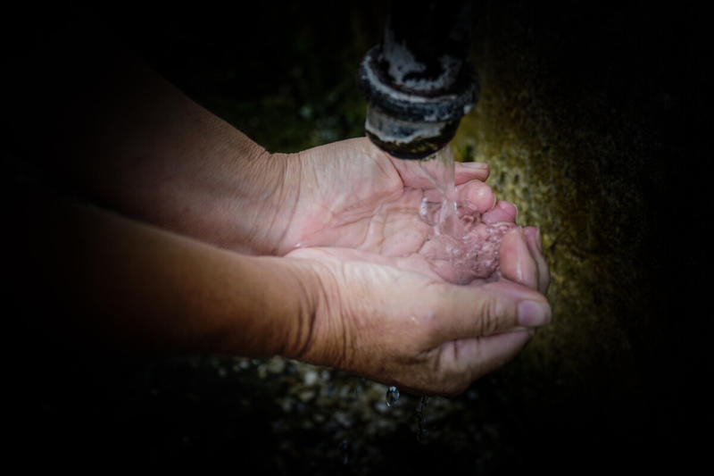 Τo τέρας θέλει νερό και η κυβέρνηση το ποτίζει Τo τέρας θέλει νερό και η κυβέρνηση το ποτίζει