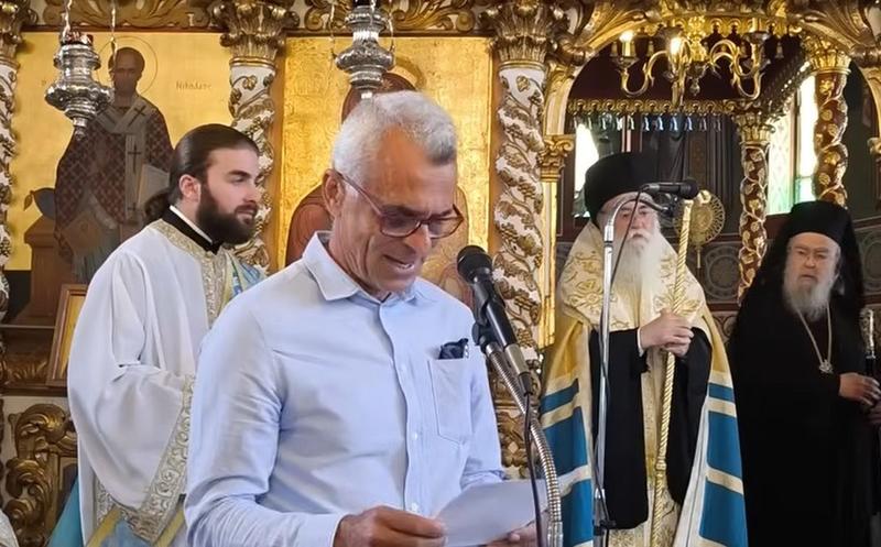 Με τα πουκάμισα έξω έρχεσαι στην εκκλησία να βγάλεις λόγο; Με τα πουκάμισα έξω έρχεσαι στην εκκλησία να βγάλεις λόγο;