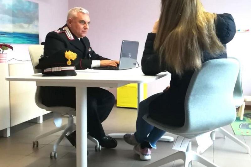 Falso profilo su un sito di incontri: vicini di casa accusati di stalking, 2 indagati