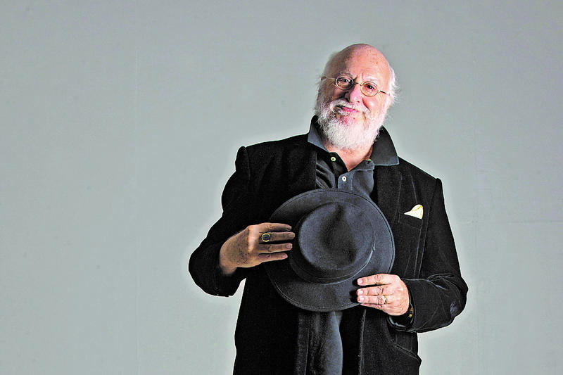 «Και δέκα παπαγάλοι...»