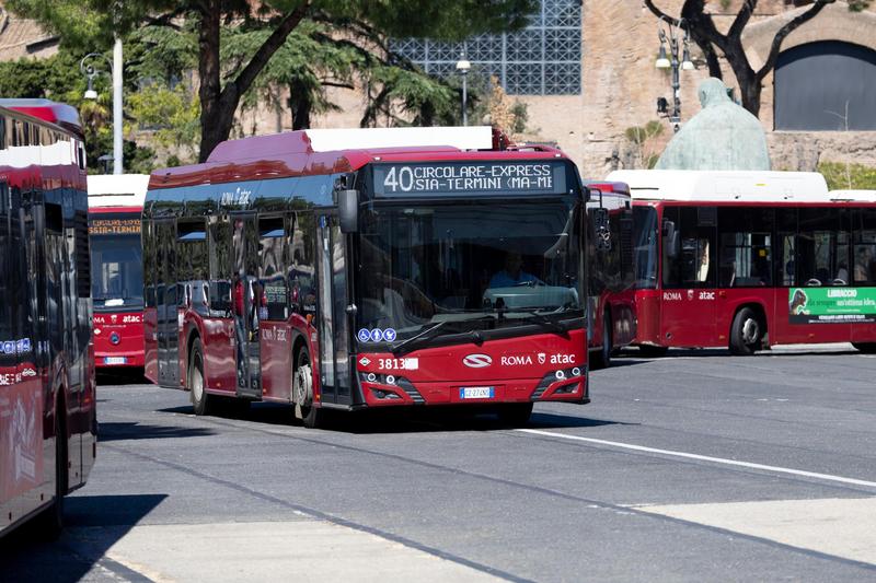 Scioperi, sarà un novembre caldo. Il calendario completo: dalla scuola ai treni, ecco chi si ferma