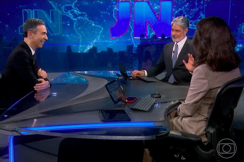 Bonner passa bastão a Tralli em cerimônia digna de monarquia inglesa no JN