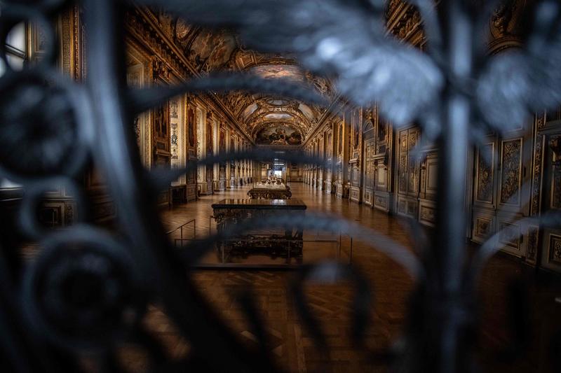 Svolta nelle indagini del furto del Louvre: arrestata una complice di 38 anni