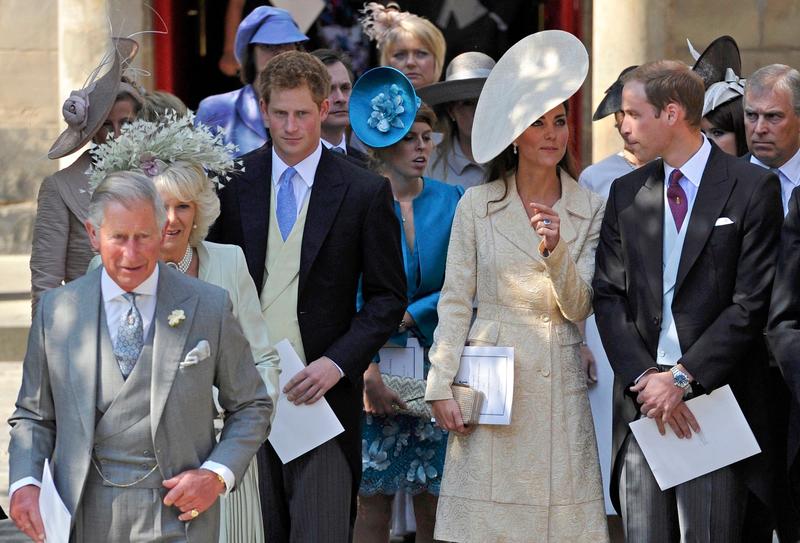 I commenti su Kate e l'imboscata al funerale, così Andrea ha scatenato l'ira di William / I commenti su Kate e l'imboscata al funerale, così Andrea ha scatenato l'ira di William /