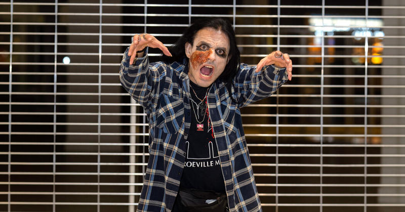 The Last Days of a Zombie Mall (With Zombies)