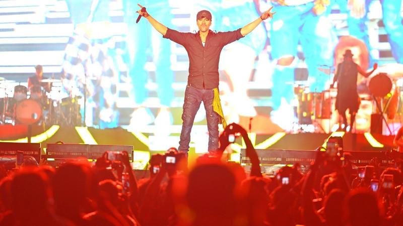 Rs 24 lakh worth phones snatched in shocking heist at Enrique Iglesias’ Mumbai show Rs 24 lakh worth phones snatched in shocking heist at Enrique Iglesias’ Mumbai show