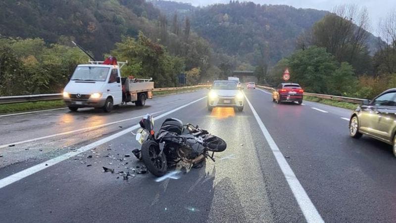 Casnigo, investe motociclista di 25 anni e fugge: caccia all’automobilista Casnigo, investe motociclista di 25 anni e fugge: caccia all’automobilista