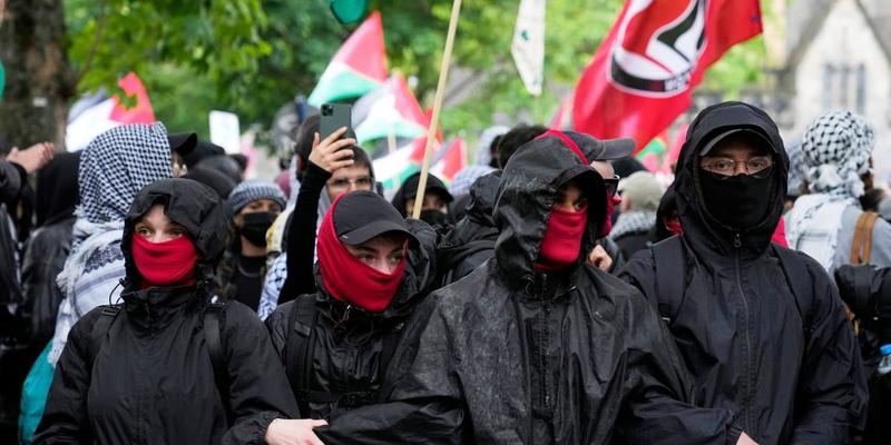 Extremisterna till höger och vänster förenas i sitt hat mot väst