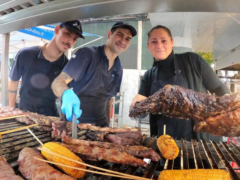 Il centro si anima: migliaia di visitatori al Mercato Europeo. E il commercio sorride