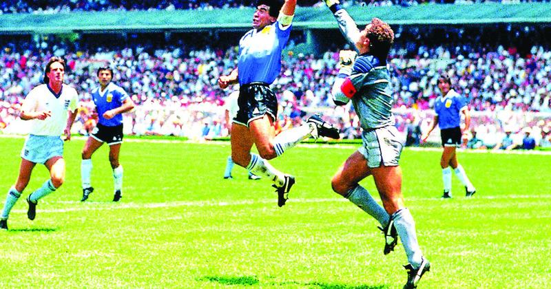 A mentira da ‘mão de Deus’ e a verdade de um centímetro A mentira da ‘mão de Deus’ e a verdade de um centímetro