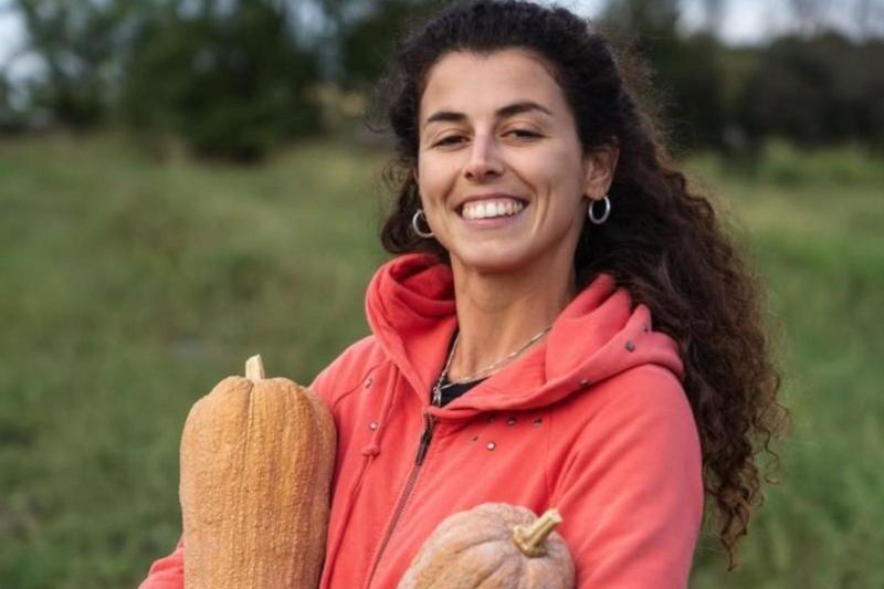 L’ortista Maria Cecilia a contrada Bricconi, una stella Michelin. “Coltivare a 950 metri di altitudine è una sfida”