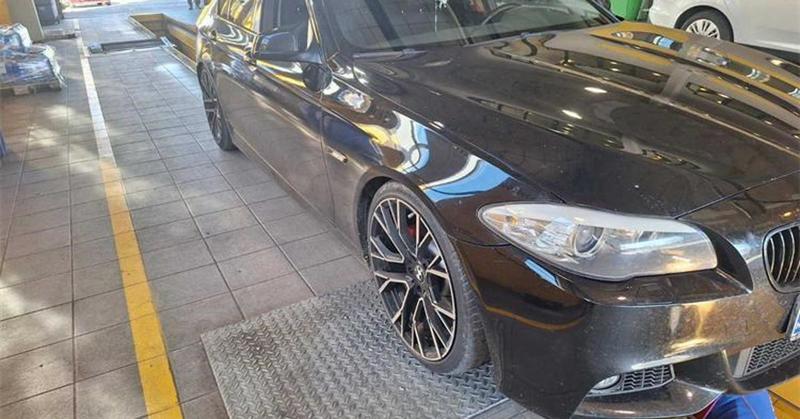 FOTO Pogledajte s kakvim gumama je ovaj BMW izašao na cestu. Tehnički pregled otkrio još strahota