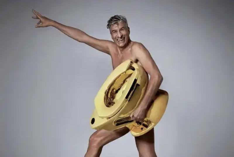 In asta il water d’oro (America) di Maurizio Cattelan a giorni da Sotheby's con base di partenza dieci milioni di dollari.