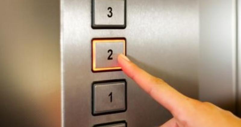 Λάρισα: Τραυματίστηκε 32χρονη που έπεσε με το ασανσέρ από τον τρίτο όροφο πολυκατοικίας