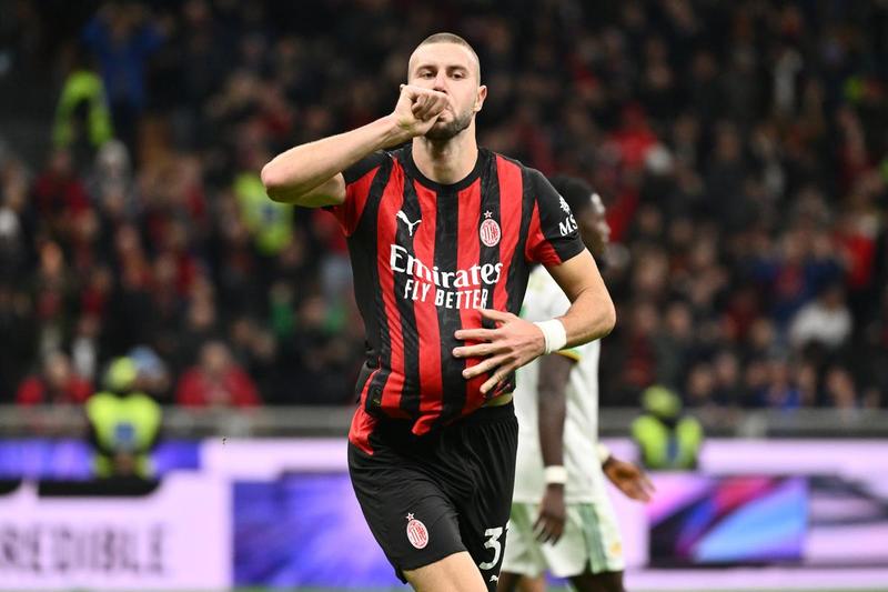 Milan-Roma 1-0: gol di Pavlovic e rigore sbagliato da Dybala, rossoneri di nuovo a -1 dal Napoli