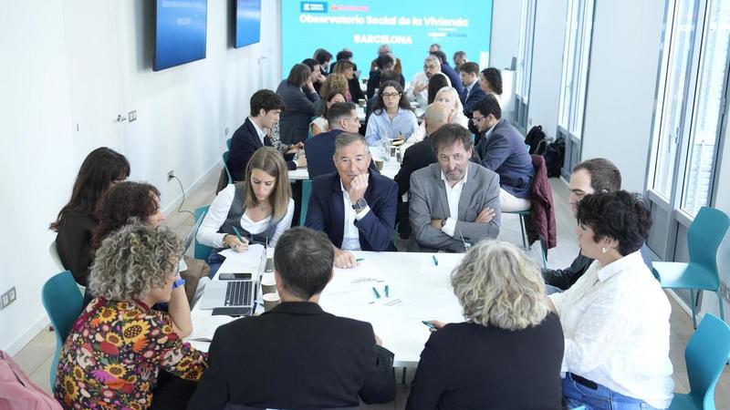 Falta suelo, agilidad y colaboración: el diagnóstico compartido sobre la crisis de vivienda en Catalunya