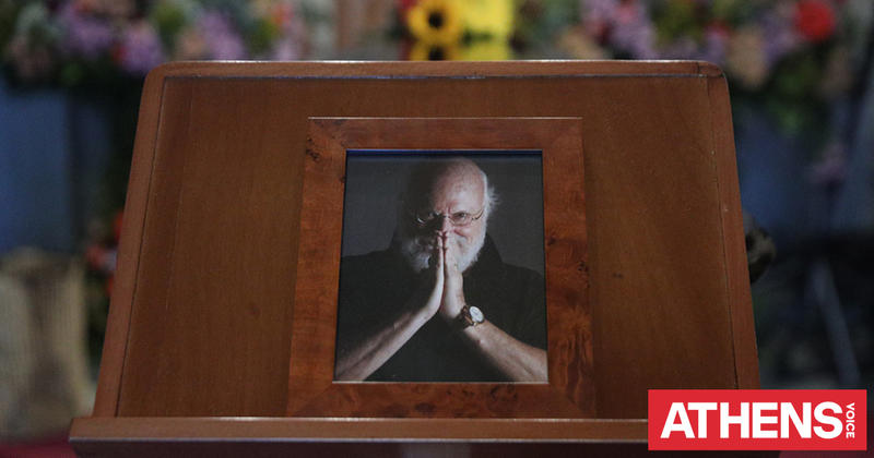 Διονύσης Σαββόπουλος: Μια κηδεία για το τέλμα της Ελλάδας