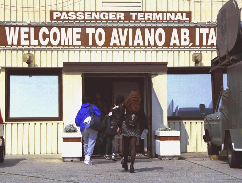Lo shutdown colpisce anche l’Italia. Scoppia il caso Aviano: bloccati gli stipendi a 450 lavoratori italiani
