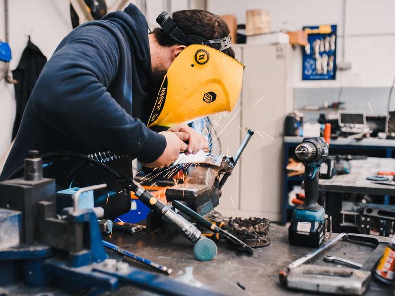 La gabbia che soffoca l'industria europea