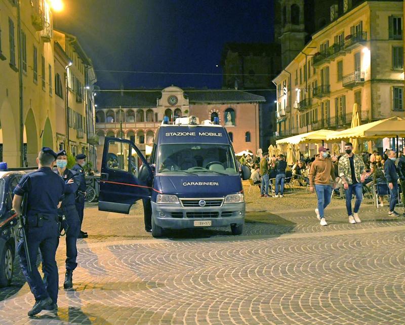 Pavia, picchiato in piazza Duomo dopo il diverbio: identificato l’aggressore