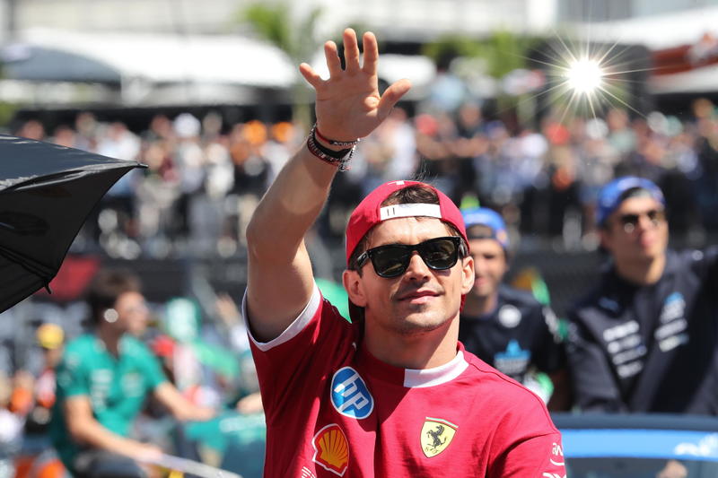 Formula 1: Charles Leclerc si sposa. Sfortunato in pista, ma fortunato in amore con Alexandra Saint Mleux