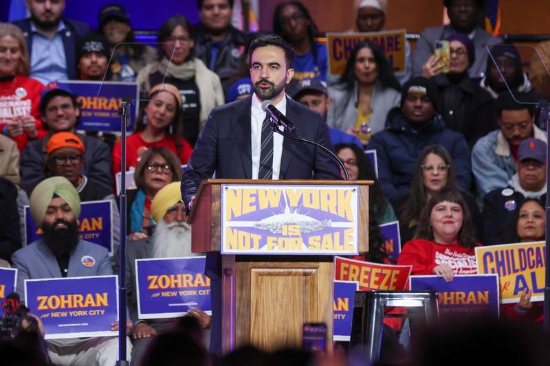 Chi è Zohran Mamdani, l’outsider socialista pronto a diventare sindaco di New York. E a riscrivere storia