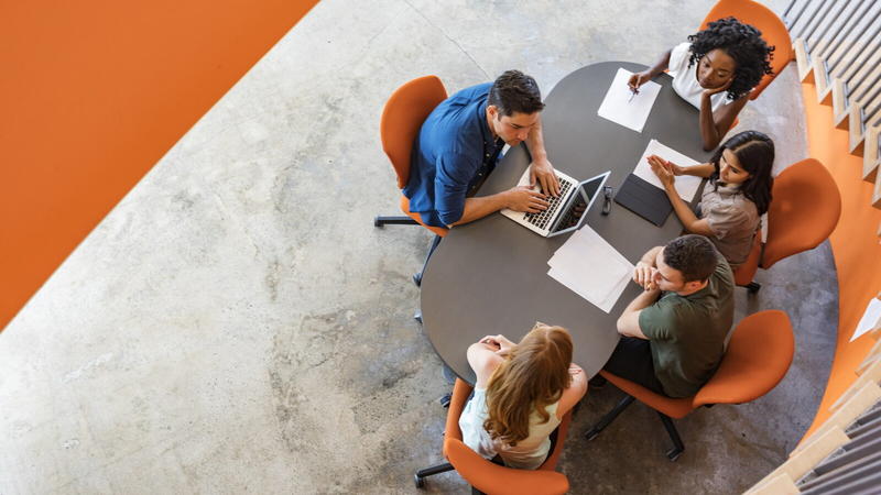 Sostenere i giovani imprenditori per far crescere e per ringiovanire l'economia