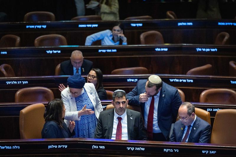 Likud minister’s contentious media regulation bill passes first reading in Knesset