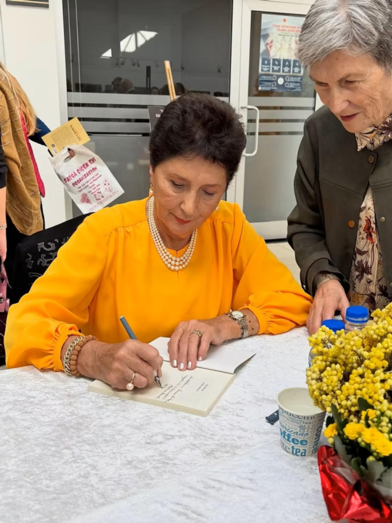 İlk Kitap, İlk İmza Günü Coşkusu İlk Kitap, İlk İmza Günü Coşkusu