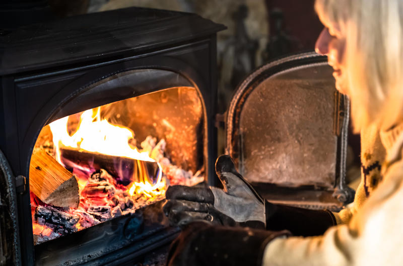 Burn notice /					 													 						Hands off my wood-burning stove!