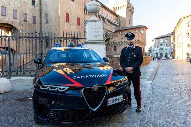 Donna salvata a Ferrara, il carabiniere: «Mi sono buttato per aiutarla»
