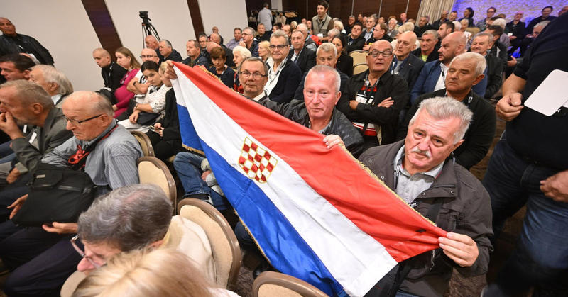 Nemojte da vas zbunjuje, naši desničari u Zagrebu rade isto što i Aleksandar Vučić u Beogradu. I bestidno je...