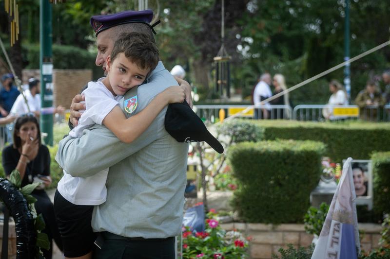 ‘Rest in peace, war hero’: Funeral held for slain officer, ex-hostage Col. Asaf Hamami ‘Rest in peace, war hero’: Funeral held for slain officer, ex-hostage Col. Asaf Hamami