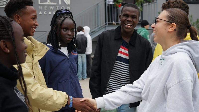 Dalla baraccopoli di Nairobi a Brescia, il liceo Newton accoglie 5 ragazzi kenyoti