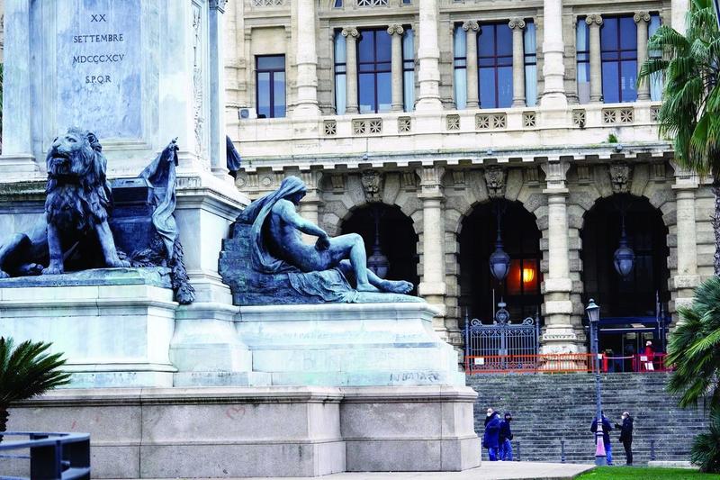 Cassazione: stop ai sequestri a pioggia di denaro e carte Cassazione: stop ai sequestri a pioggia di denaro e carte