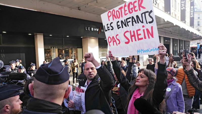 Shein apre a Parigi, esplode la protesta. Lo scandalo delle bambole, l’impennata di clienti e la mossa di Lecornu