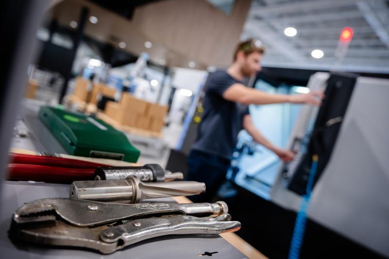 Ceux et celles qui font tourner le Québec depuis nos régions Ceux et celles qui font tourner le Québec depuis nos régions