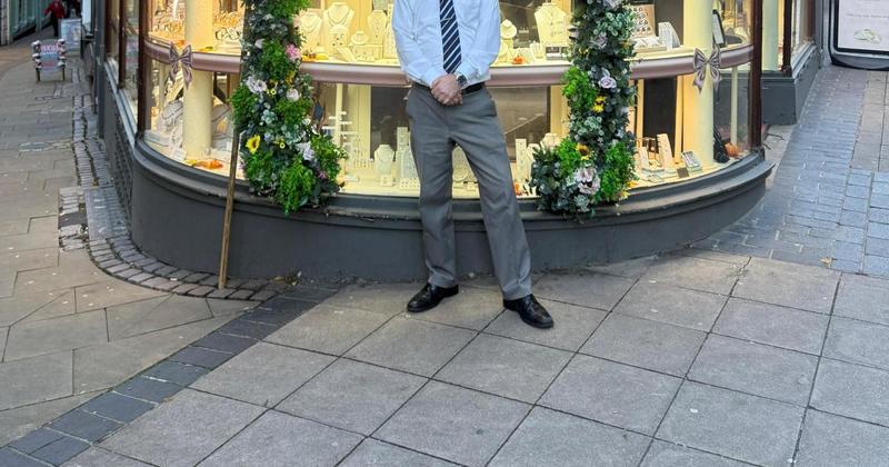 Popular jeweller retires from shop after 40 years of service Popular jeweller retires from shop after 40 years of service