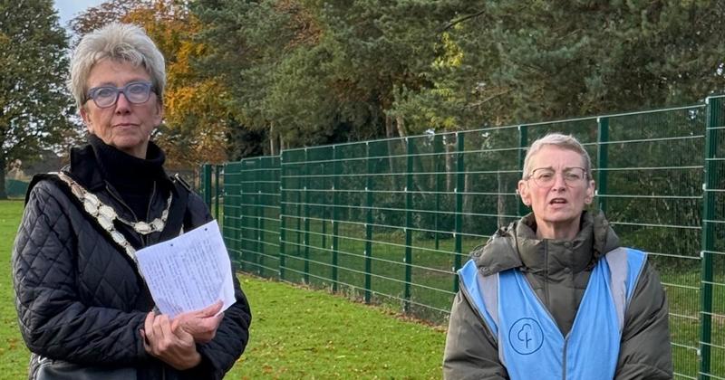 Swaffham Mayor donates £500 to parkrun Swaffham Mayor donates £500 to parkrun