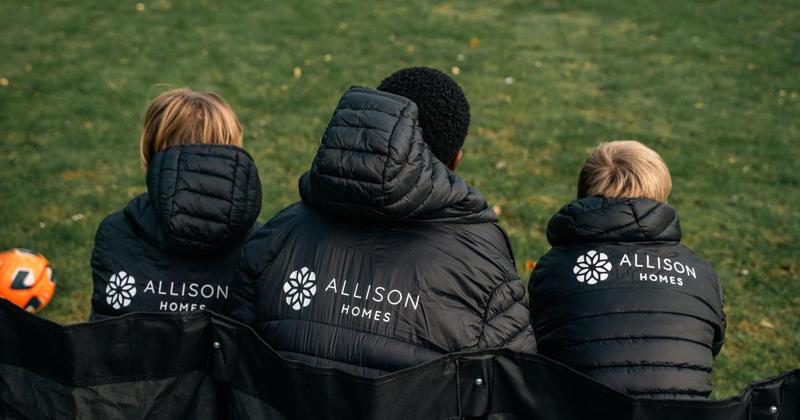 Housebuilder donates to youth football team Housebuilder donates to youth football team