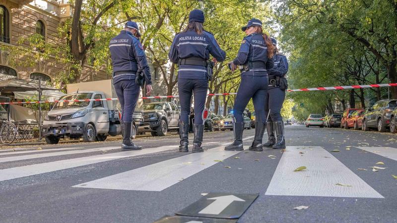 Milano, ucciso sulle strisce mentre va dal fornaio: caccia al pirata in fuga. L'87enne trascinato per dieci metri Milano, ucciso sulle strisce mentre va dal fornaio: caccia al pirata in fuga. L'87enne trascinato per dieci metri