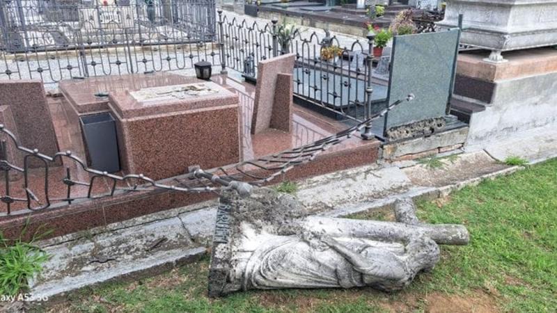 «Tombe vandalizzate a Caravaggio, nessun risarcimento per le riparazioni»