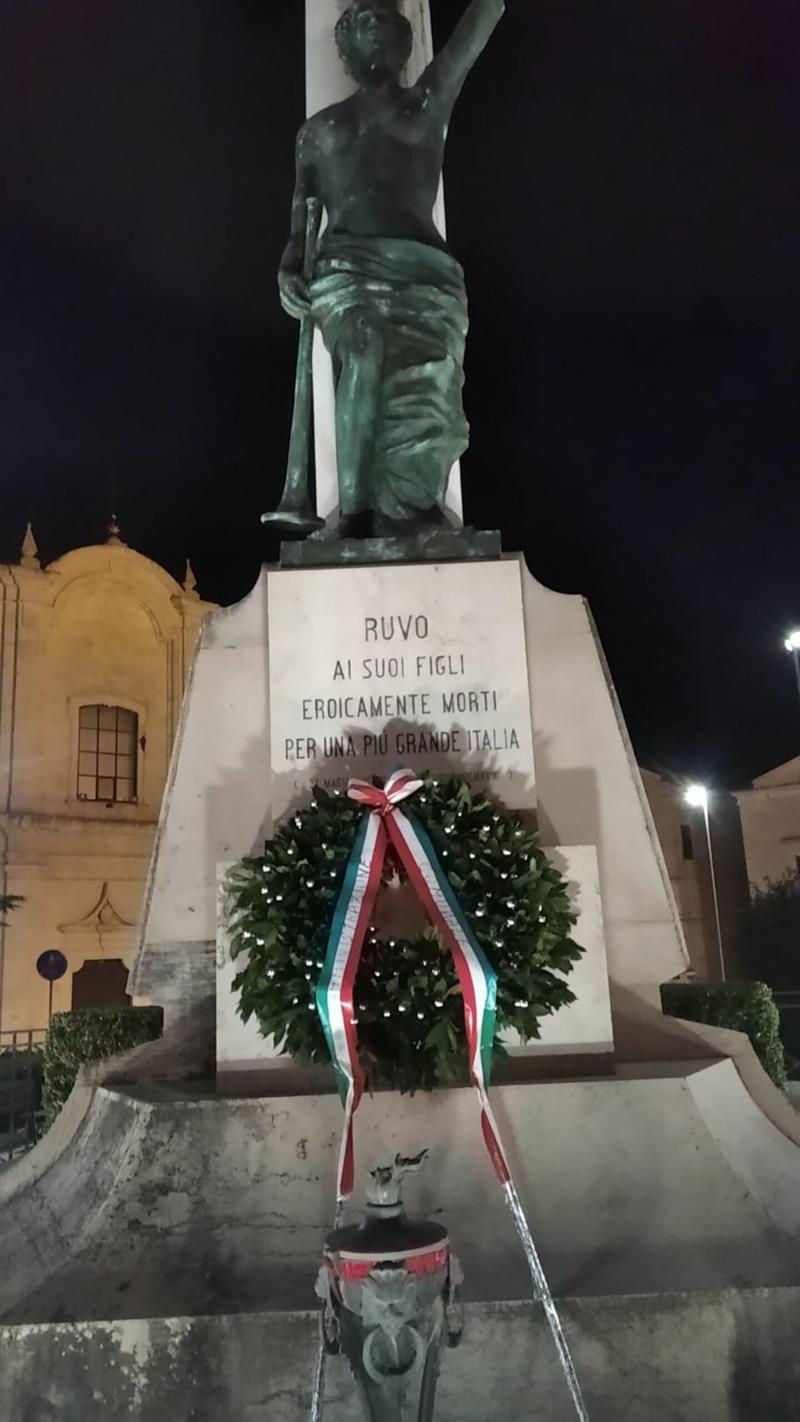 Giornata dell’Unità nazionale e delle Forze armate, resi gli onori ai caduti Giornata dell’Unità nazionale e delle Forze armate, resi gli onori ai caduti