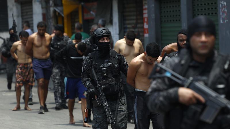 Por que eles defendem criminosos?