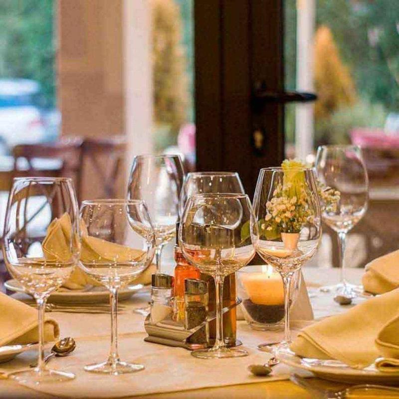 As boas maneiras à mesa estão desaparecendo? Confira dicas para não errar