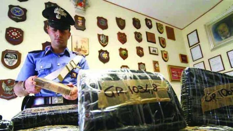 Tufino, in auto nell'ora di punta con 23 chili di cocaina nel bagagliaio: arrestata