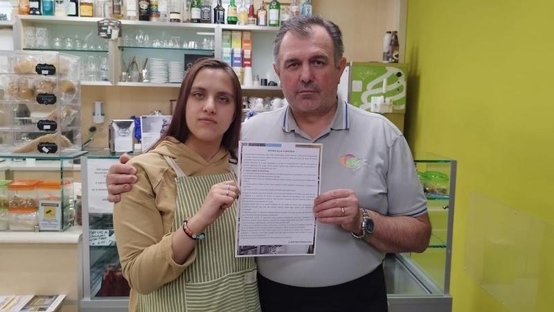 Emergenza risse e degrado, la gelateria espone le sue regole: “Vietati sputi e violenza”