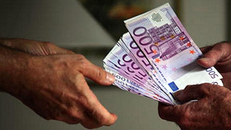 Racket ai commerciantiÂ per pagare Â«stipendiÂ» agli affiliati del clan Mallardo:Â tra le vittime anche un legale